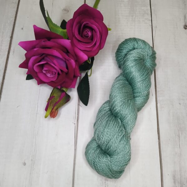 Romance - 70% merino, 30%tencel - 100g přadeno - Rose Leaf